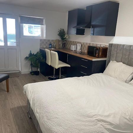 Brand New Studio Apartment With Beautiful Kitchen-Close To Liverpool City Centre Екстер'єр фото