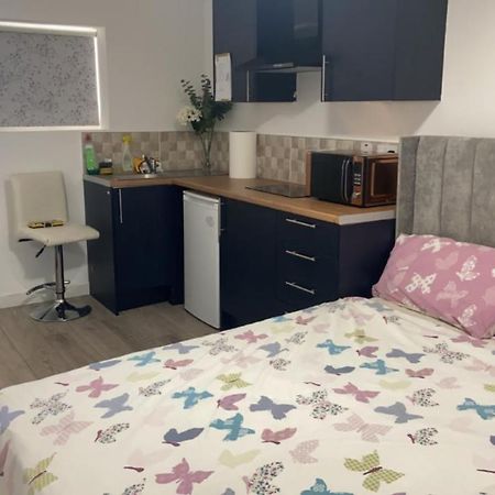 Brand New Studio Apartment With Beautiful Kitchen-Close To Liverpool City Centre Екстер'єр фото