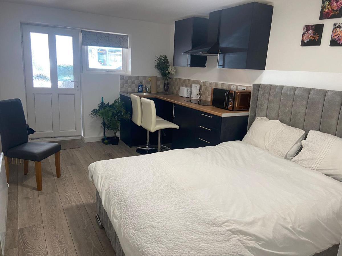Brand New Studio Apartment With Beautiful Kitchen-Close To Liverpool City Centre Екстер'єр фото