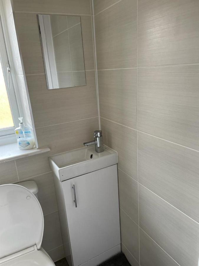 Brand New Studio Apartment With Beautiful Kitchen-Close To Liverpool City Centre Екстер'єр фото