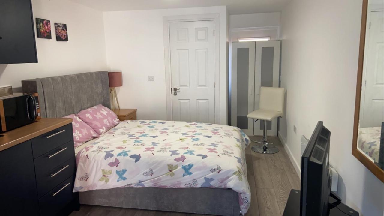 Brand New Studio Apartment With Beautiful Kitchen-Close To Liverpool City Centre Екстер'єр фото