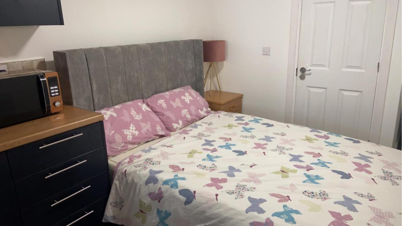 Brand New Studio Apartment With Beautiful Kitchen-Close To Liverpool City Centre Екстер'єр фото
