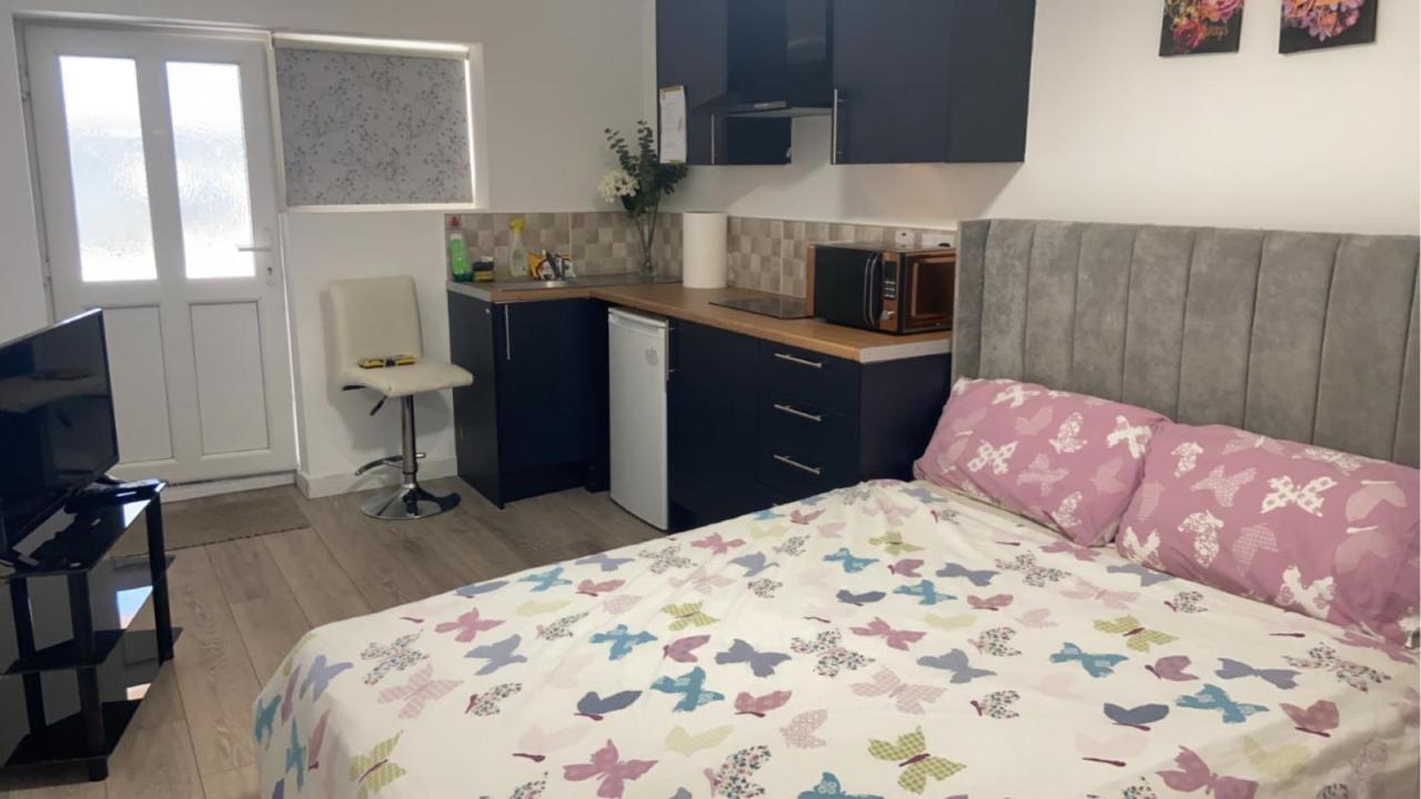 Brand New Studio Apartment With Beautiful Kitchen-Close To Liverpool City Centre Екстер'єр фото